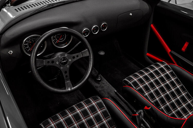 Auch dem Innenraum des Roadster 2.7 hat Memminger seinen eigenen Stempel aufgedrückt. (Memminger)