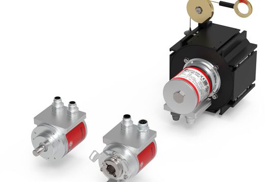 Die verschiedenen Varianten des CR_58 von TR-Electronic: Doppelgeber mit redundanter Abtastung mit Vollwelle, Sacklochwelle und als Seilzuggeber.(Bild:  TR-Electronic GmbH)