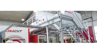 Die Linacut, kombiniert mit der Linapunch, ist in Issum auf Kundenwunsch zweistöckig gebaut, denn das spart Platz. (Frauke Finus)