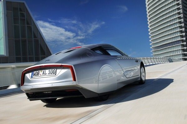 Der VW XL1: das Hybridfahrzeug braucht nur 0,9 Liter Sprit auf 100 Kilometern (Bild: Volkswagen)