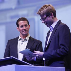 CTO Steve Herrod demonstriert die Einbindung von neuen Endgeräten in das Cloud-Konzept.
