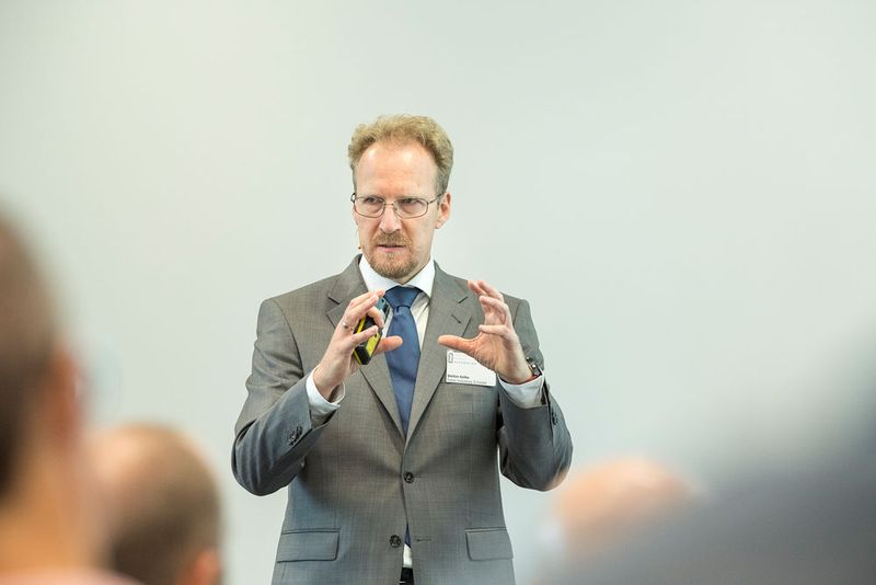Stefan Selke, Eaton Industries, erläuterte wie Predictive Maintenance einfach implementiert werden kann. (Thomas Entzeroth)