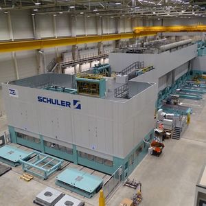 Im Presswerk Kuppenheim ist eine der weltweit modernsten Karosseriepressen in Betrieb gegangen.