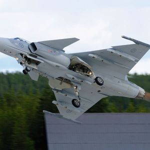 Le Gripen NG, chasseur multirôle suédois de nouvelle génération, alliant performance, polyvalence et capacités opérationnelles avancées, capable d’opérer depuis des pistes courtes ou improvisées.(Source : ©  perjak03 - stock.adobe.com)