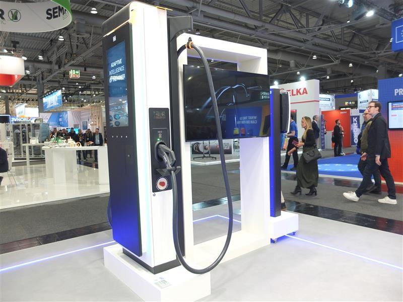 Neben Motoren und Antrieben bietet WEG bietet auch Ladesäulen an.  (Bild: Ute Drescher/VCG)