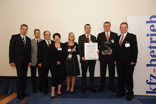 Gewinner des »kfz-betrieb«-Service-Awards 2009 in der Kategorie „Nutzfahrzeuge“: Josef Paul GmbH & Co. KG Deutschland (Mercedes Benz Nfz, MAN uvm.) (Archiv: Vogel Business Media)