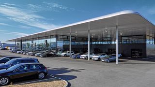 Im Mercedes-Benz- und Smart-Autohaus in Bamberg wurde das MAR-2020-Konzept vollständig umgesetzt. (Bild: Auto-Scholz)