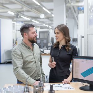 Investitionen in moderne Produktionsstrukturen schaffen die Grundlage für mehr Effizienz, Transparenz und Geschwindigkeit(Bild:  Mapal)