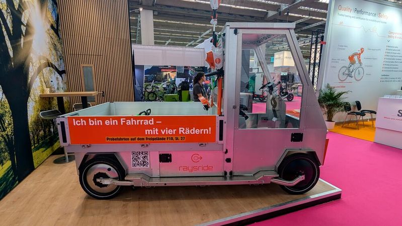 Man kann es kaum glauben, aber ja, das ist offiziell ein Fahrrad! Dank diesem können zahlreiche Transportaufgaben im urbanen Bereich extrem CO2- und lärmarm erledigt werden. Die technische Basis...(Bild:  Dominsky – VCG)