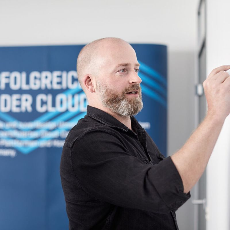 Der CEO von Adacor Hosting Andreas Bachmann: „Ein kleines Tool dafür, das die Gesamtverfügbarkeit einer Elementkette berechnet, finden Sie auf der Webseite meines Unternehmens.“ 