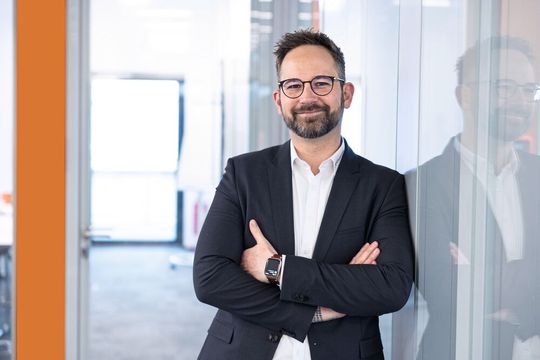 David Soldan, Leiter von AM Solutions 3D post processing technology: «Integrierte Pulveraufbereitung und Nachbearbeitung der Bauteile wird sich als Game Changer im 3D-Druck erweisen.»(Bild:  Rösler)
