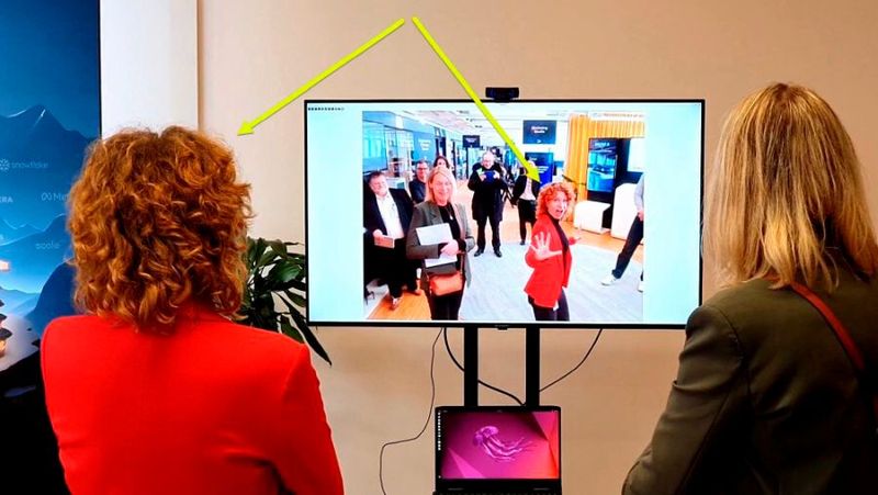 Accenture-Presse-Chefin Lea Treese hat gut lachen. Der Bild-Analyse-Roboter attestierte ihr eine Parade der modischen Profis. (Bild: Harald Karcher)