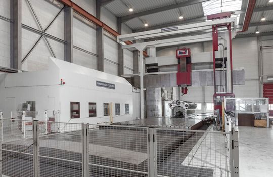 Von Waldrich Coburg stammt die im eigenen Portfolio grösste Portalfräsmaschine namens «Powertec-Gantry». Sie hat es auf Platz 3 im Ranking geschafft.(Bild:  Waldrich Coburg)
