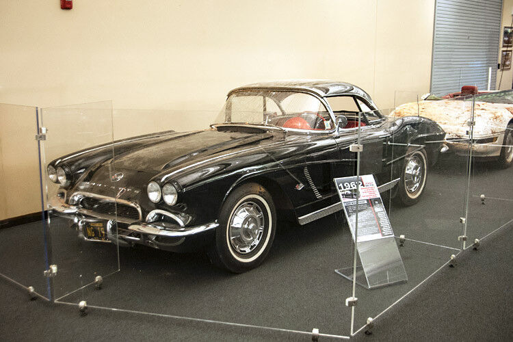 Ähnlich glückliche Umstände waren dieser Corvette aus dem Jahr 1962 beschert – eine Reparatur ist zweifellos möglich. (National Corvette Museum)