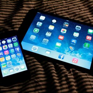 78 Prozent aller Menschen in Deutschland besitzen ein Smartphone. Für fast vier von zehn Befragten gilt der letzte Blick vor dem Einschlafen und der erste nach dem Aufwachen ihrem Mobiltelefon.