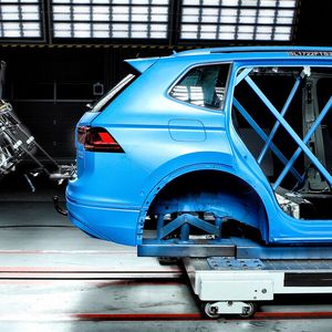 Die ADAC-Tester führten Crashversuche sowie Fahrprüfungen mit Vollbremsung durch, um die verschiedenen Systeme zu prüfen.(Bild:  ADAC / Ralph Wagner)