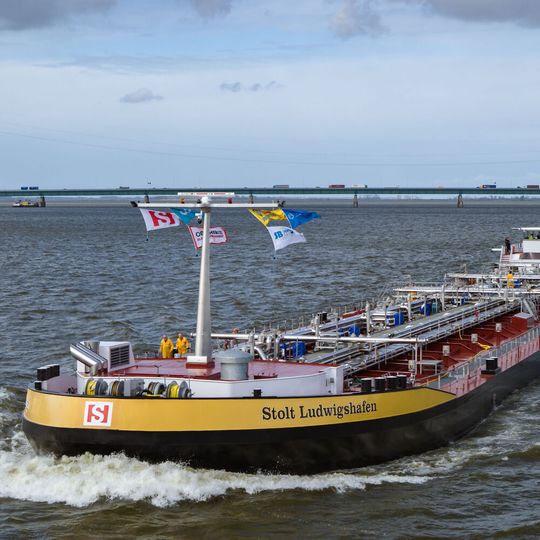 Das neue Niedrigwasserschiff Stolt Ludwigshafen ist seit Ende April für BASF in Betrieb. Das neue Niedrigwasserschiff Stolt Ludwigshafen ist seit Ende April für BASF in Betrieb.