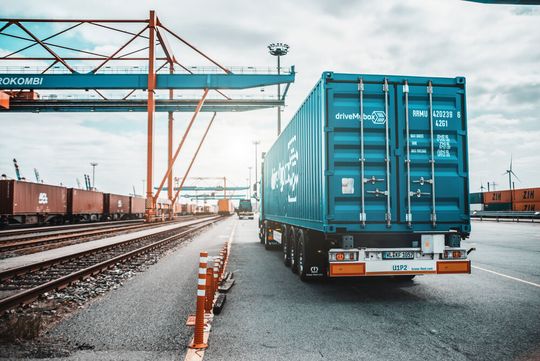 Das Start-up Drivemybox ist eine Containertrucking-Plattform, die die Digitalisierung in der Containerlogistik auf ein neues Niveau heben will.(Bild:  Drivemybox)