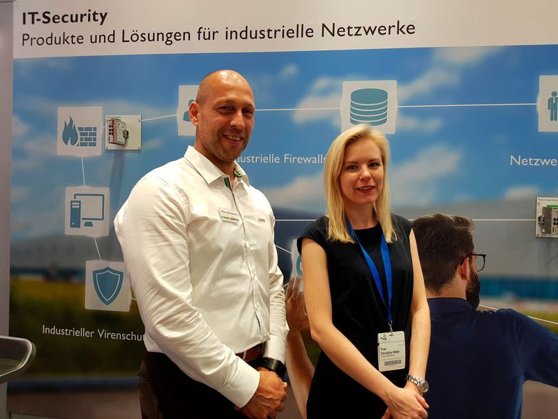 Phoenix Contact  Die Phoenix Contact Cyber Security AG entwickelt und implementiert gemeinsam mit Partnern wie Security Matters Technologien zur sicheren Kommunikation in der Fertigungs- und Prozessautomatisierung. Mario Burdenski von der Phoenix Contact Cybersecurity AG und Christina Höfer von Security Matters posieren für uns auf Ihrem Messestand.  Mehr Informationen unter 