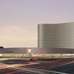 Bis zum Neubau des Porsche-Zentrums Hamburg in Nähe der Innenstadt wird noch einige Zeit vergehen. Hersteller und Stadt sind noch in Gesprächen über den Bebauungsplan. Dann verlässt das traditionsreiche Porsche-Domizil nach fast einem halben Jahrhundert den Standort Eiffestraße.(Foto:  Porsche)
