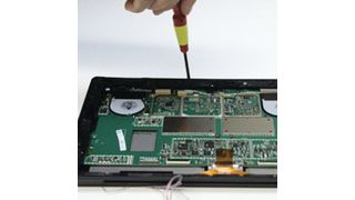 Modernes Thermodesign: Das Tablet verwendet Lüfter zur Kühlung durch Zwangskonvektion, was sich auch auf akustische Designüberlegungen auswirkt. (Mentor)