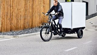 Das Institut für Kunststofftechnik (IKT) und die GWW GmbH entwickeln für ein E-Lastenrad der Marke Xcyc eine Transportbox. Diese wird aus einem Composite bestehen, dessen Verstärkungsfasern aus der Biogasanlage kommen. Lesen Sie hier mehr dazu. (Bild: xcyc.de / GWW P. _Werner)