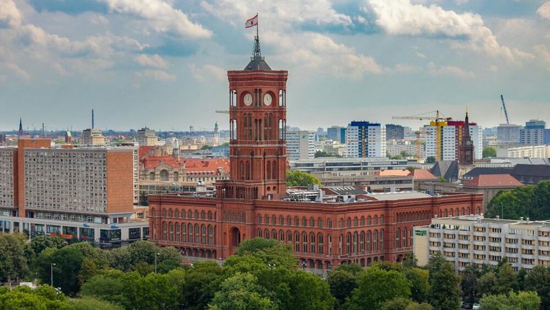 Der Berliner Senat mit Sitz im Roten Rathaus Berlins hat zwei zentrale Beschlüsse zur Digitalstrategie auf den Weg gebracht.(Bild:  frei lizenziert / Pexels)