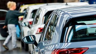 Das Flottengeschäft stabilisiert weiterhin den Neuwagenabsatz. (Bild: Volkswagen)