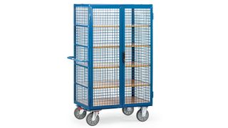 Seine Kastenwagen stattet Fetra ab sofort serienmäßig mit TPE-Bereifung und dem Zentralbremssystem Totalstop aus. (Bild: Fetra)