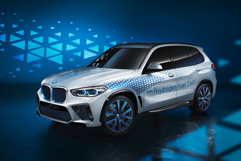 BMW hat auf der IAA angekündigt, 2022 zunächst in Klein- und ab 2025 in Großserie ein Brennstoffzellenmodell produzieren zu wollen. (BMW)