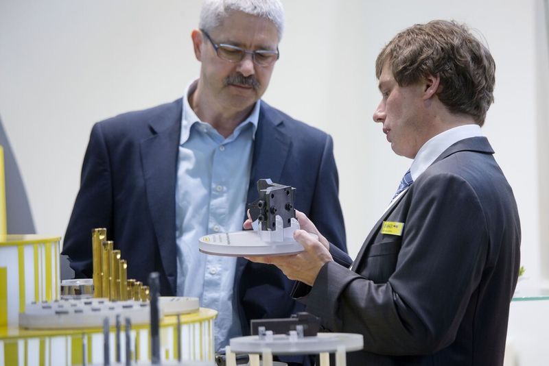 Moulding Expo 2015: Besucher auf dem Stand 8D53 Paul Horn in Halle 8 (Bild: Landesmesse Stuttgart GmbH / Uli Regenscheit)