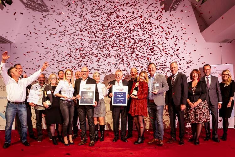 Die Teams des Autohauses Deusch und der Faensen GmbH freuen sich über die gute Platzierung.   (Bild: Stefan Bausewein)