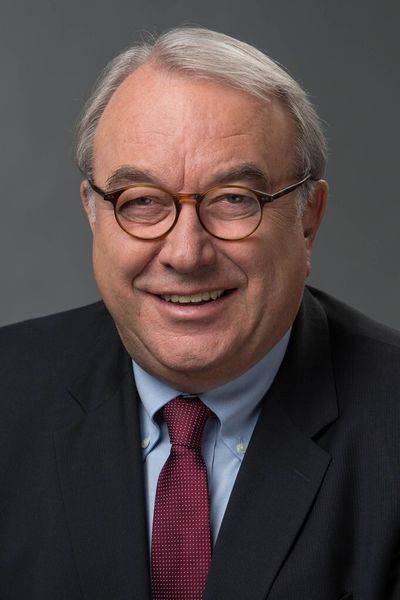 Uwe Beckmeyer, Parlamentarischer Staatssekretär beim Bundesminister für Wirtschaft und Energie: „Die pharmazeutische Industrie in Deutschland ist ein solider Arbeitgeber und wirtschaftlicher Stabilitätsfaktor. Sie löst erhebliche Umsatz- und Beschäftigungseffekte auch in Zulieferbranchen aus.“ (Bild: Bundesregierung/Bergmann)