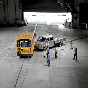 Eine zweite Winkelbahn ermöglicht Car2Car-Versuche.