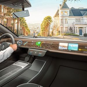 Die sogenannte Shy-Tech lässt Display-Inhalte und Steuerungselemente nur dann erscheinen, wenn der Fahrer sie benötigt.(Bild:  Continental)