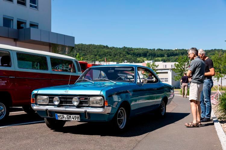 Das Starterfeld zeigte sich in diesem Jahr wieder extrem bunt gemischt. Deutlich gemischter als das bei manch anderer Oldtimerrallye der Fall ist. (Stefan Bausewein)