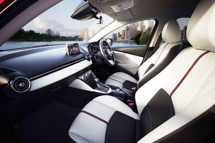 In Sachen Elektronik punktet der kleinste Mazda unter anderem mit einem umfangreichen Programm an Assistenzsystemen ... (Foto: Mazda)