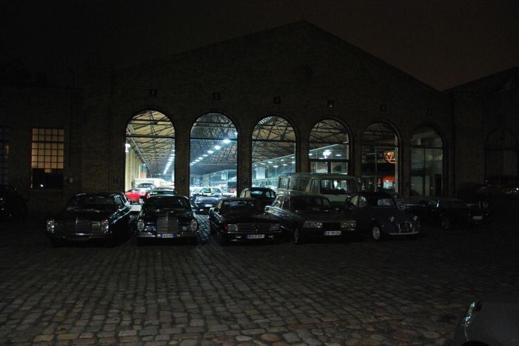 Stilvolles Umfeld der Veranstaltung: die Classic Remise Berlin. (Foto: Holz)