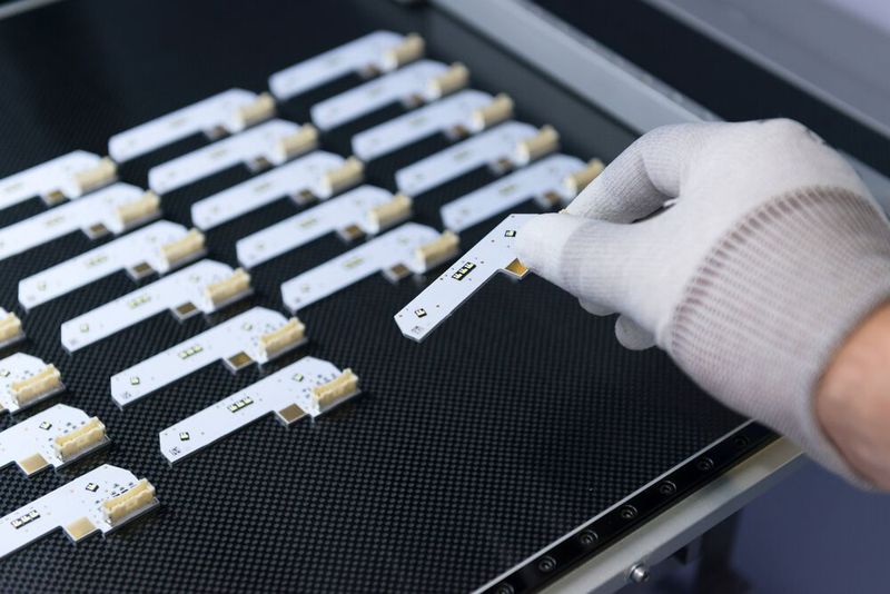 Die einzelnen LEDs, die später in den Scheinwerfer implementiert werden. (Bild: ZKW)