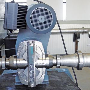 Die umgestaltete Drehkolbenpumpe bewährt sich bereits in verschiedenen Branchen, etwa beim Transport von hochabrasivem Haftgrund.