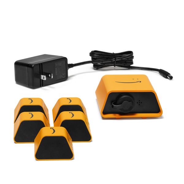 Das Amazon Monitron Starter Kit umfasst fünf Sensoren, ein Gateway und diverse Kabel und Batterien. Für gute Verbindungen sorgen WLAN, NFC und BLE.  (AWS)