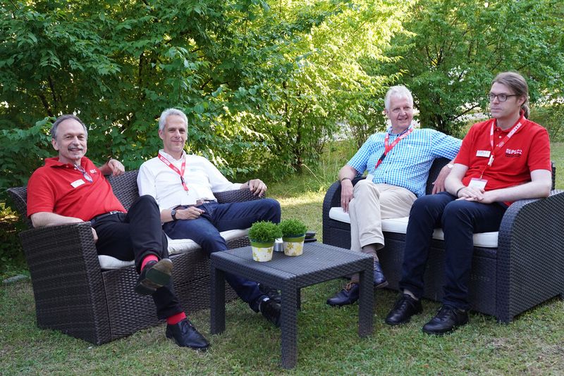 FPGA Conference Europe 2022: Über 70 Sprecher, 100 Vorträge und über 250 Teilnehmer – nach zwei Jahren mit Corona-bedingten Digitalkonferenzen fand die dreitägige FPGA Conference vom 5. bis 7. Juli 2022 endlich wieder als Präsenzveranstaltung statt. Besondere Highlights waren die spannende Keynote von Nick Ni von AMD/Xilinx, die interessante Couchtalk-Expertenrunde, der traditionelle BBQ-Grillabend sowie die vielen glücklichen Gewinner der Verlosungsaktionen.  (Bild: Nadine Stegemann)