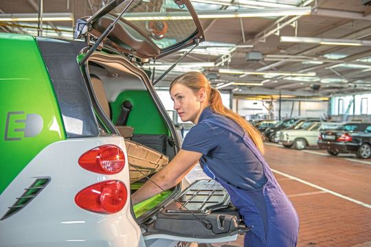 Im Kfz-Gewerbe wurden 2022 mehr Ausbildungsverträge unterzeichnet – trotzdem darf die Branche bei der Nachwuchswerbung nicht nachlassen. Im Kfz-Gewerbe wurden 2022 mehr Ausbildungsverträge unterzeichnet – trotzdem darf die Branche bei der Nachwuchswerbung nicht nachlassen.