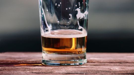 Der deutsche Bierabsatz ist im ersten Halbjahr 2026 erneut um 2,2 Prozent gesunken, im Inland sogar um 3,1 Prozent.(Bild:  frei lizenziert /  Pixabay)