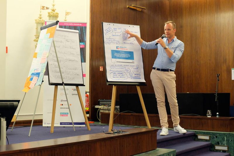 Finale: Zusammenfassung der Ergbnisse aus den Worldcafés (Bild: Schreier)