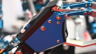 In solch einer Roboterhand kann THK zahlreiche seiner Kompetenzen vereinen, darunter Aktuatoren und Gewindetriebe. Nun erweitert das Unternehmen sein Portfolio um ein Überwachungssystem. (Stefanie Michel)