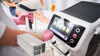 Das Excelsys Flexicharge FC2500: Hochspannungs-Kondensatorladung und AC/DC- Niederspannungsversorgung in einem Gerät. (Bild: Fortec Power GmbH)