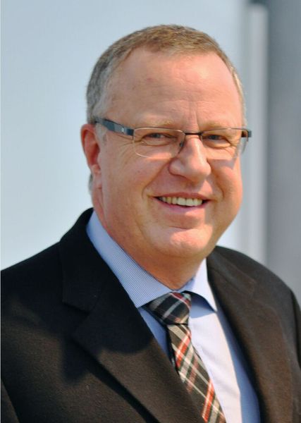 „Neue Maschinen müssen möglichst auch mehrere Arbeitsschritte übernehmen“, sagt Hartwig Hiestermann, Geschäftsführer Vertrieb bei Gräbener Maschinentechnik. (Bild: Gräbener Maschinentechnik)