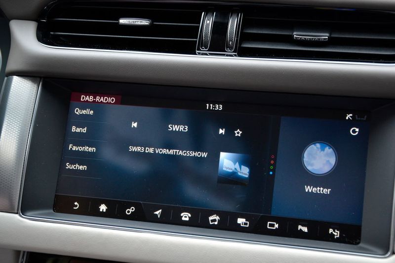 Nur das DAB-Radio hat uns enttäuscht. Es werden zwar unzählige Sender angeboten, aber zu oft erscheint nach der Auswahl die Antwort „kein Empfang“. (Michel / »kfz-betrieb«)