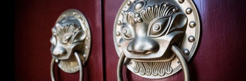 Viele Online-Dienste aus der westlichen Welt sind in China nicht verfügbar, somit können bewährte Online-Strategien oft nicht 1:1 auf China übertragen werden. Für Ihr internationales Marketing bietet sich somit das Hinzuziehen einer Agentur an. Viele Online-Dienste aus der westlichen Welt sind in China nicht verfügbar, somit können bewährte Online-Strategien oft nicht 1:1 auf China übertragen werden. Für Ihr internationales Marketing bietet sich somit das Hinzuziehen einer Agentur an.